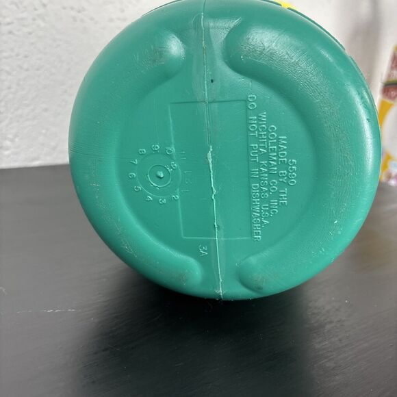 Vintage Coleman‎ Green/ Yellow Polylite 5590 1/2 Gallon Water Jug Cooler Octopus - Picture 11 of 14